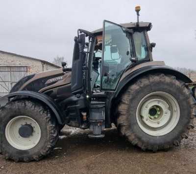 Колісний трактор Valtra T235 Versu