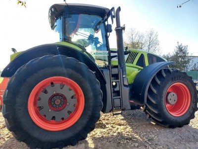 Колісний трактор Claas Axion 950