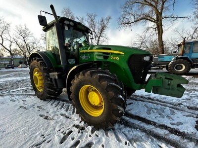 Колісний трактор John Deere 7930